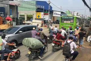 Đường liên quận bị cắt khúc, xương xẩu