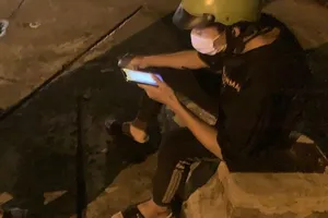 Hẹn mua điện thoại qua mạng xã hội, đến điểm giao hàng lộ mặt cướp giật