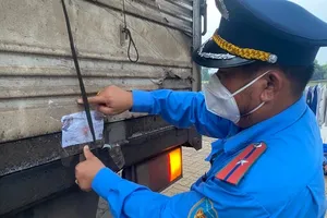  Thanh tra giao thông TP.HCM mở cao điểm kiểm tra, xử phạt xe quá tải 