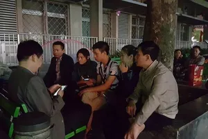 Khám xong sản phụ hôn mê, bác sĩ Trung Quốc bỏ trốn