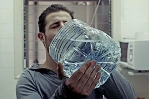 Uống nhiều quá coi chừng ngộ độc nước