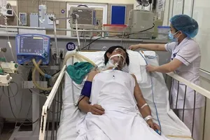 Thêm 1 bệnh nhân bị ngộ độc rượu methanol ở Hà Nội