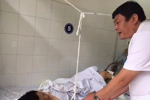 Đứt lìa cánh tay vì 2 xe khách tông nhau