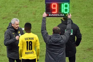 Thần đồng bóng đá Đức 16 tuổi thi đấu tại Bundesliga 