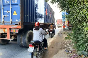 Không nên bỏ giờ cấm xe tải trên đường Nguyễn Duy Trinh 