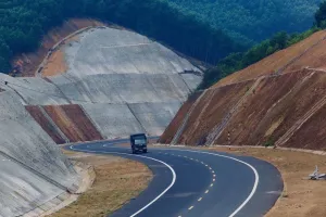 'Nhiệm kỳ tới sẽ ưu tiên dự án giao thông mang tính đột phá'