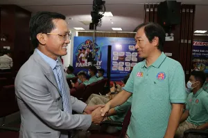 Nguyên giám đốc kỹ thuật LĐBĐ Nhật tại lễ trao giải Fair Play