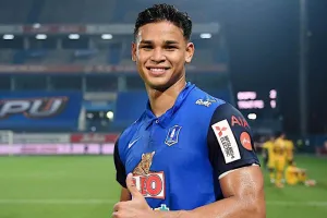 HLV Dusit nói về con trai huyền thoại Fandi Ahmad