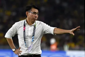 Ông Tan quyết không cho thầy Park yên vị ngôi đầu