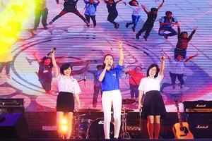 ĐH Luật TP.HCM cháy hết mình với đêm Rock 