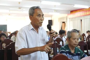 'Giờ đường cao như ngọn đồi, nhà dân sâu như thung lũng...'