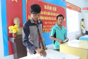 Chuyện bỏ phiếu của cử tri 81 tuổi và cử tri 18 tuổi 