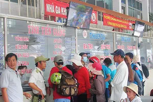 Ùn tắc ở Kinh Dương Vương, đường về miền Tây trắc trở