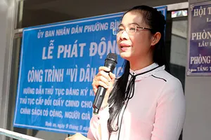 Sau khi sinh con, có ngay giấy khai sinh trao đến tận nhà