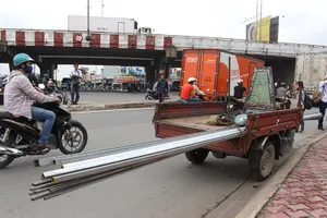 TP.HCM tập trung xử lý xe thô sơ chở hàng cồng kềnh