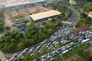 Xây cầu vượt thép gần sân bay Tân Sơn Nhất, giảm kẹt xe