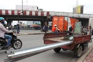 TP.HCM phạt hơn 1.300 xe thô sơ, 3 bánh