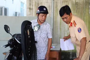 Xe sang tên đổi chủ: Không có giấy tờ gì vẫn làm được 