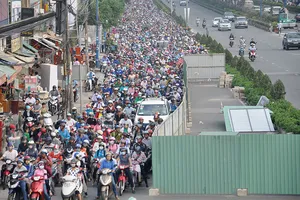 Vụ kẹt xe ở An Sương do lô cốt: Sẽ phân luồng từ xa