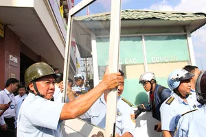 Quận 1 kiên quyết dỡ cả vọng gác của công an