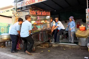 Quận Bình Tân mạnh tay phạt vi phạm vỉa hè 