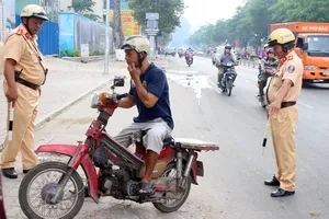 CSGT TP.HCM nói gì về việc thu hồi xe máy “quá đát”?