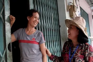 Người dân nhắn tin động viên Chủ tịch Bình Trị Đông B