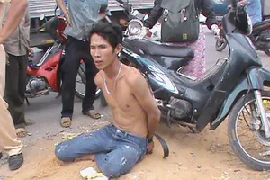 Cướp túi xách của sinh viên, bị CSGT tóm gọn