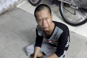 Tên cướp giật bị kẹt xe ngay trước mặt CSGT