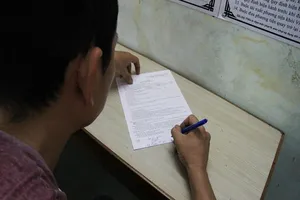 Tài xế lái container bằng chân trên cầu Phú Mỹ khai gì?