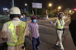 Thanh niên 'cù nhầy', hỏi CSGT 'biết nhậu không?'