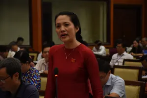 'Tôi rơi nước mắt khi thấy công nhân ngâm mình vớt rác'