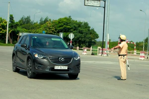 Cầu Phú Mỹ gắn thiết bị bắn tốc độ tự động