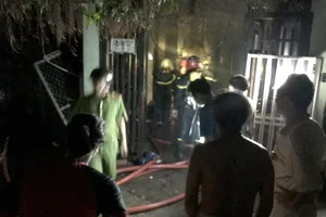 Nửa đêm, cả khu phố nháo nhào vì xe máy phát nổ