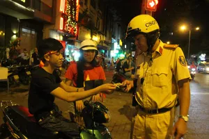 Cả trăm cảnh sát vây bắt gọn thanh niên đi ‘bão’ quá khích