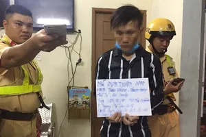 Tàng trữ ma tuý, thanh niên đi thu tiền bảo kê bị CSGT vây bắt