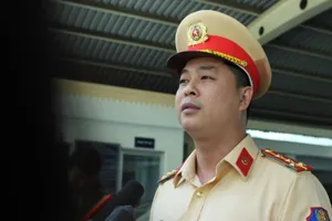 CSGT đeo camera xử lý tài xế không thắt dây an toàn