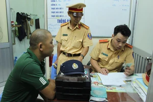 'Truy lùng' tài xế dùng ma tuý ở bến xe Ngã tư ga, quận 12 