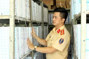 Khóc cười chuyện bỏ quên bằng lái xe ở chỗ CSGT