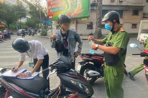 Quận 1, TP.HCM: Phạt 260 người không đeo khẩu trang