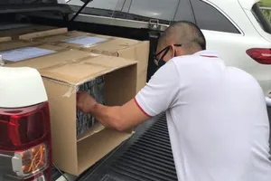 Nhiều ô tô lén chở khẩu trang không qua được chốt kiểm dịch