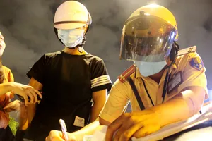 CSGT TP.HCM xử lý nhiều người say trong đêm đầu tiên ra quân