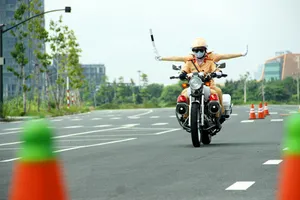 Cận cảnh các bóng hồng đội CSGT dẫn đoàn TP.HCM tập luyện