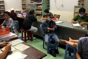 CSGT quận 12 phát hiện 6 người dương tính ma túy trên ô tô