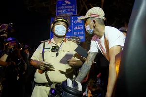 Mở cao điểm chống đua xe, CSGT TP.HCM phát hiện 5 tốp tụ tập 