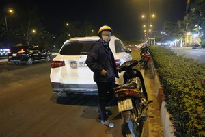 Thanh niên có cồn tự lao vào chốt CSGT nói: “Em chạy từ tốn“