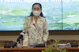 Bà Nguyễn Thị Lệ, Phó Bí thư Thành uỷ TP.HCM, chỉ đạo công tác bầu cử tại TP Thủ Đức. Ảnh: T.TUYỀN