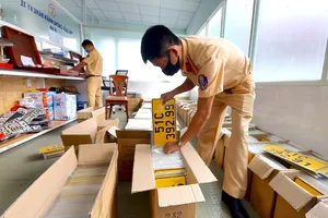 PC08 TP.HCM nói về việc cấp đổi biển số nền vàng?