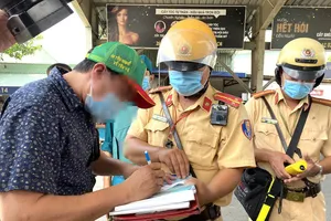 Nhậu từ tối qua đến sáng nay vẫn còn cồn, một tài xế bị phạt 