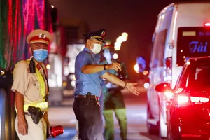 TP.HCM: 8 giờ đã kiểm tra 9.556 người ở các chốt kiểm dịch